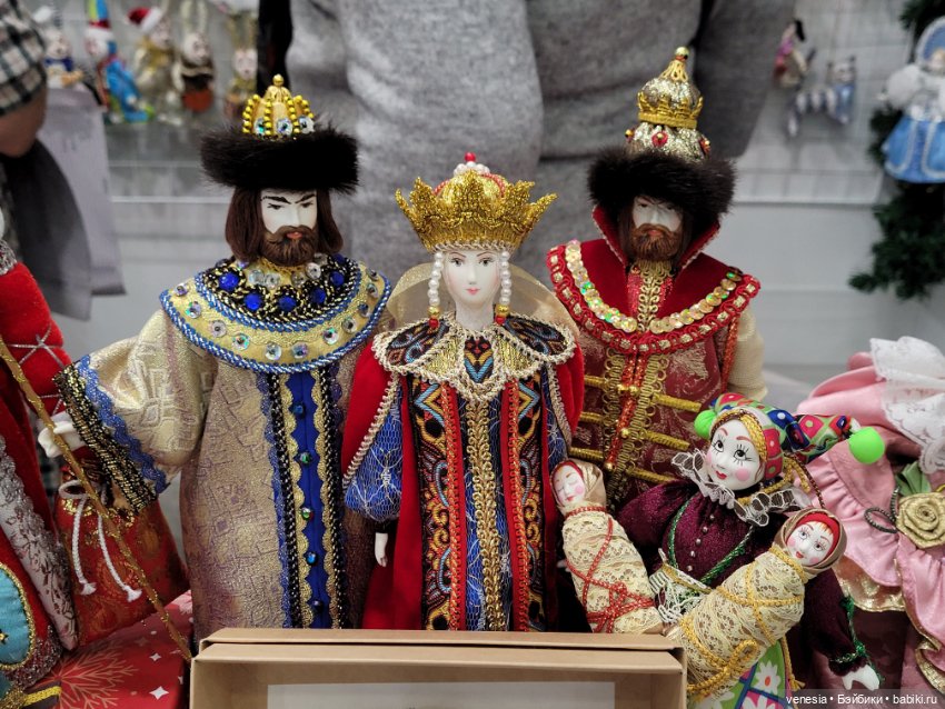 Куклы с "Ладьи" крупный план