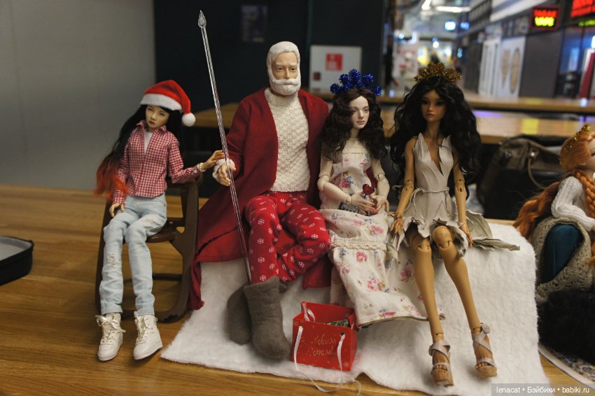 Новогодняя встреча хранителей авторских шарнирных кукол на Тишинке. 2025г