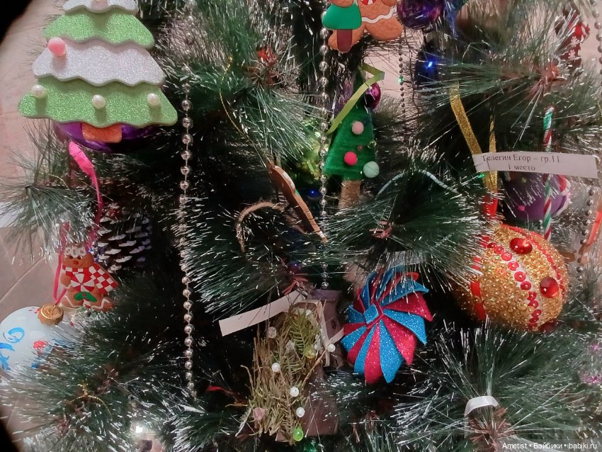 Ёлка в детсаду. Одна из - если точнее