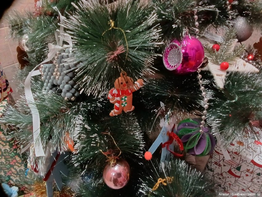 Ёлка в детсаду. Одна из - если точнее