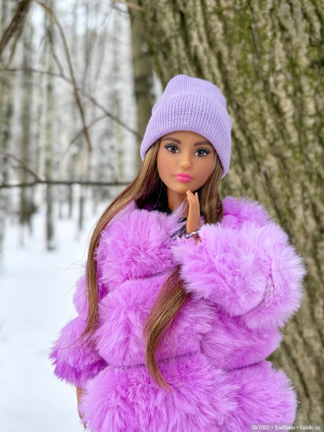 Яркое пятно 🫟 на снегу — Куклы Barbie (Барби): Looks