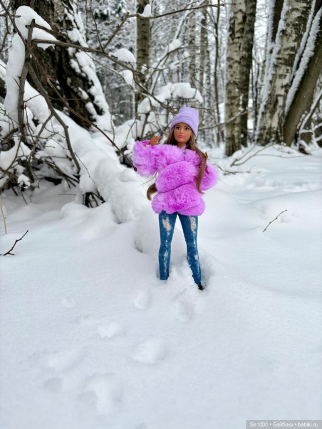 Яркое пятно 🫟 на снегу — Куклы Barbie (Барби): Looks