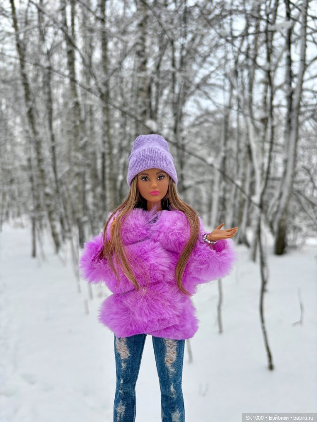 Яркое пятно 🫟 на снегу — Куклы Barbie (Барби): Looks (фото 3)