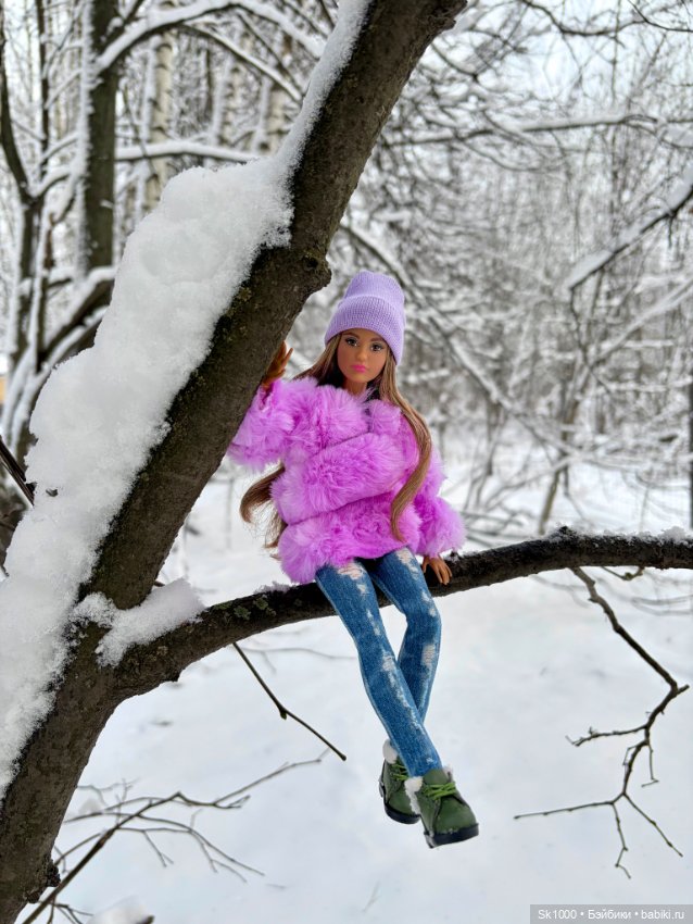 Яркое пятно 🫟 на снегу — Куклы Barbie (Барби): Looks (фото 10)
