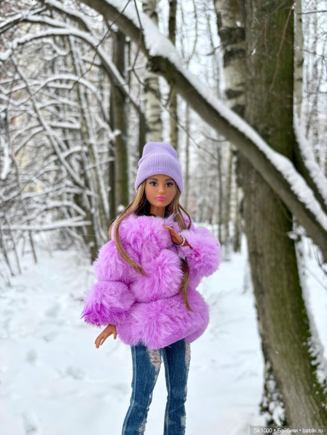 Яркое пятно 🫟 на снегу — Куклы Barbie (Барби): Looks