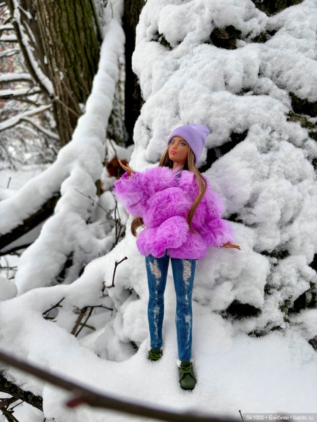 Яркое пятно 🫟 на снегу — Куклы Barbie (Барби): Looks (фото 6)