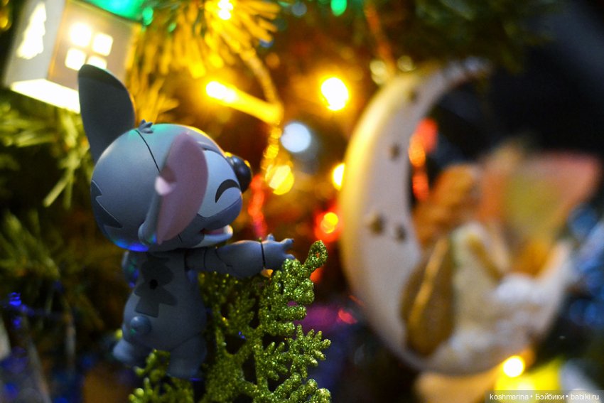 Наряжайте елку в правильной компании :)