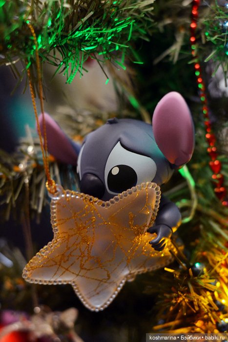 Наряжайте елку в правильной компании :)