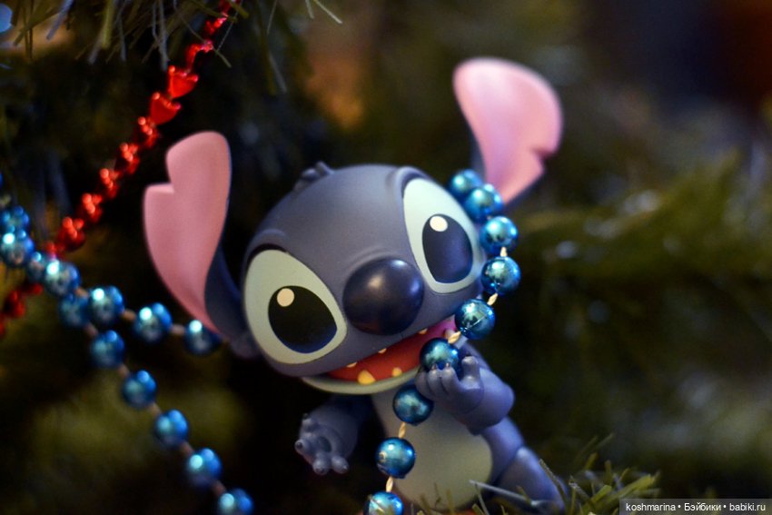 Наряжайте елку в правильной компании :)