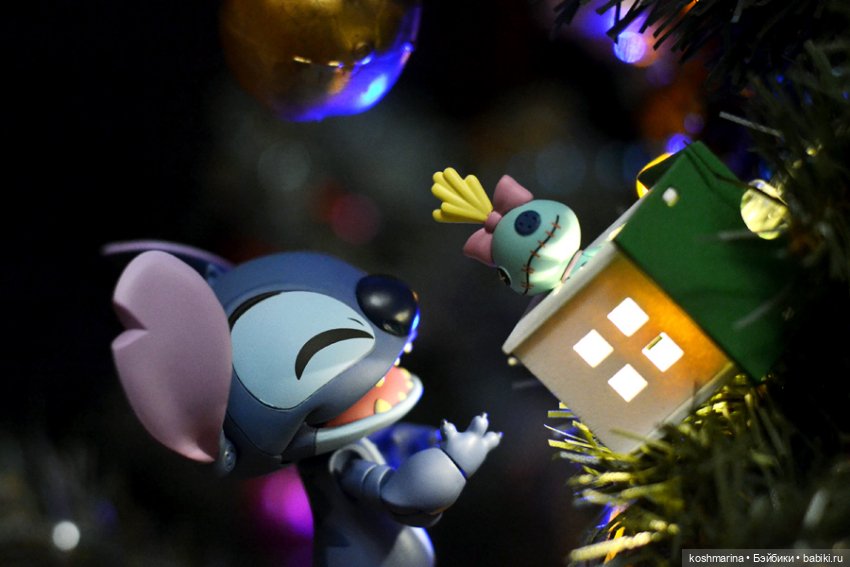 Наряжайте елку в правильной компании :)