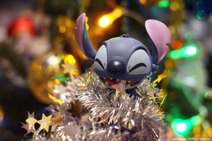 Наряжайте елку в правильной компании :)