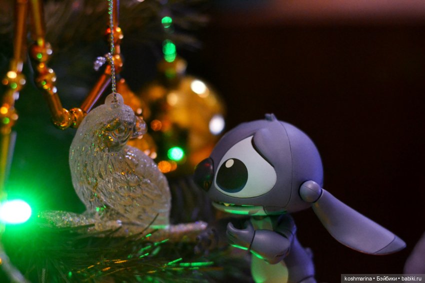 Наряжайте елку в правильной компании :)