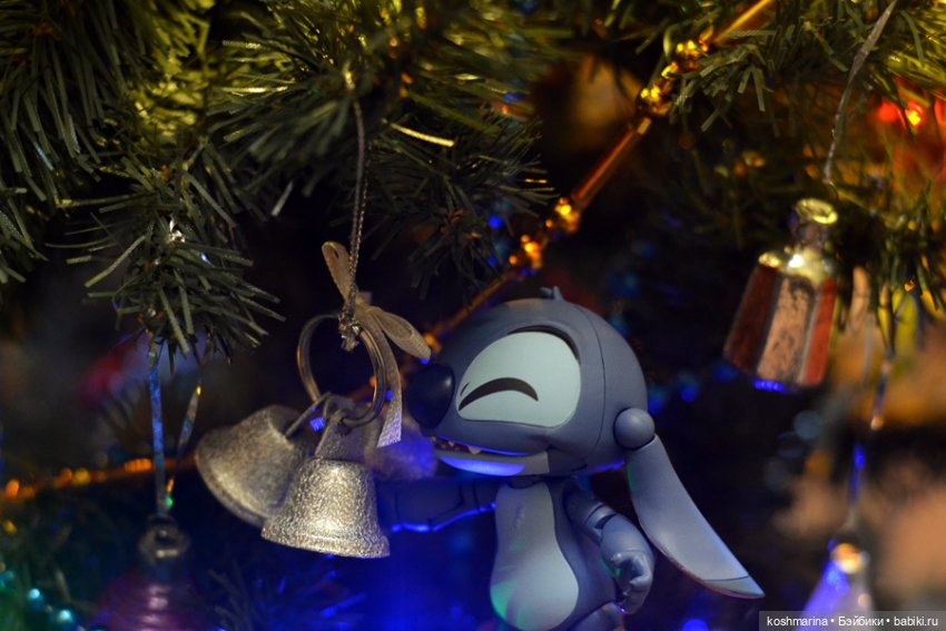 Наряжайте елку в правильной компании :)