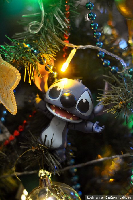 Наряжайте елку в правильной компании :)