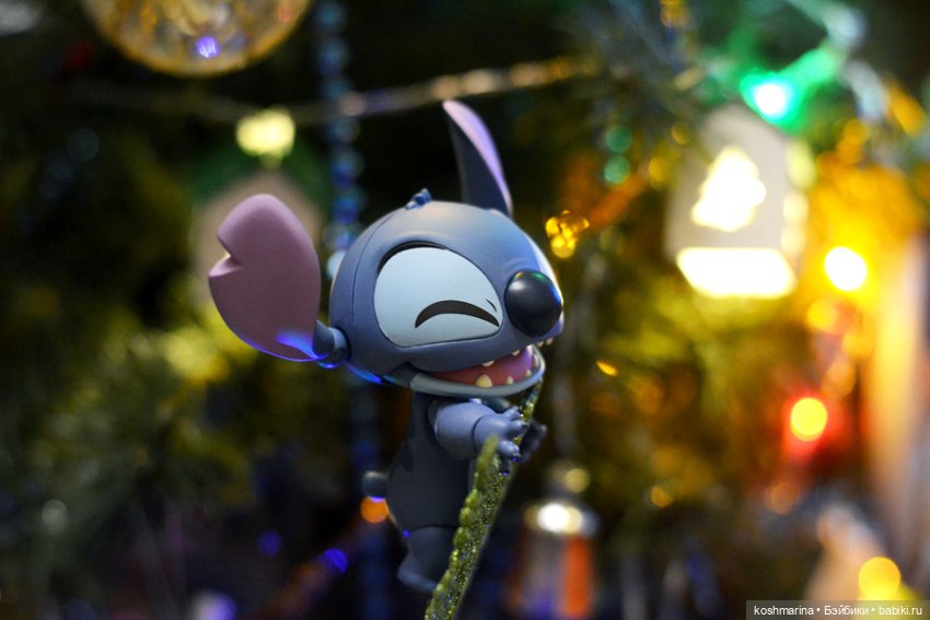 Наряжайте елку в правильной компании :)