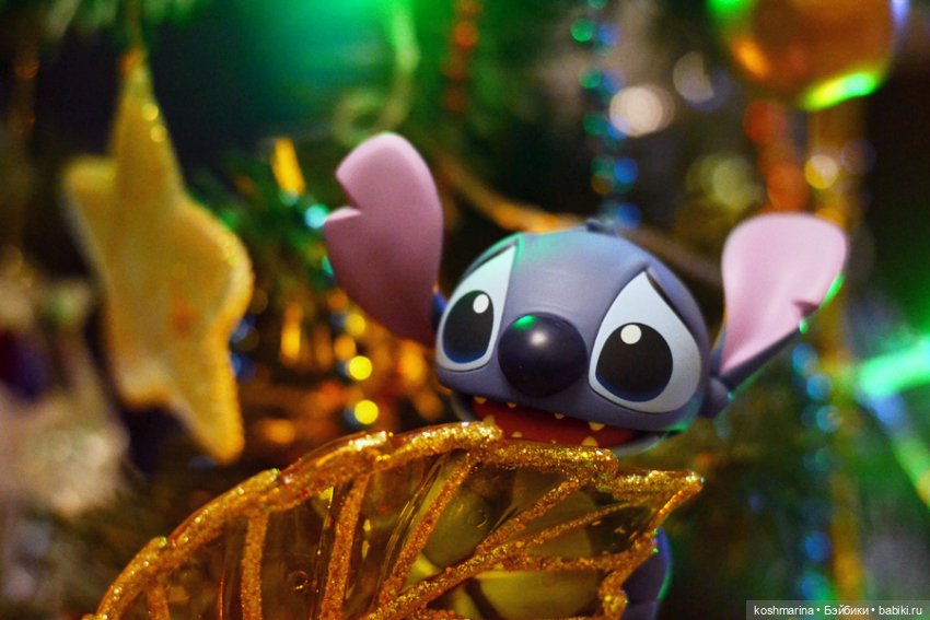 Наряжайте елку в правильной компании :)