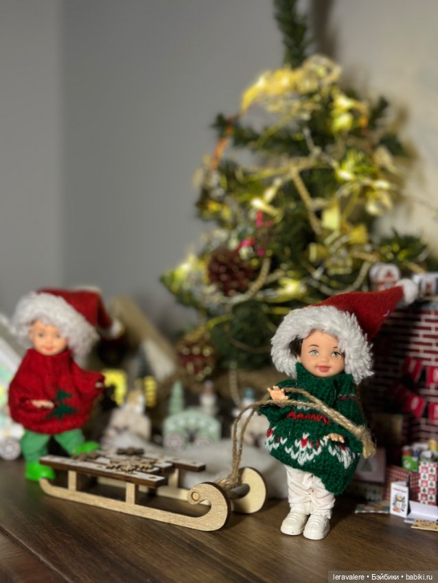 Новогоднее формата 1:12 — Коллекции игровых кукол (Playline): фото полок (фото 3)