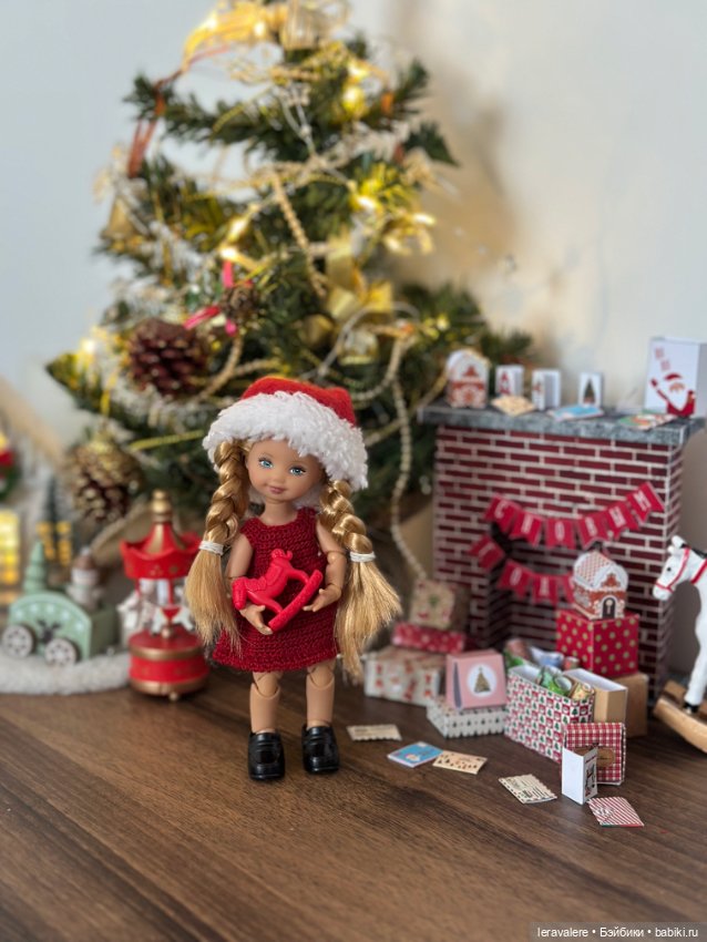 Новогоднее формата 1:12 — Коллекции игровых кукол (Playline): фото полок (фото 10)