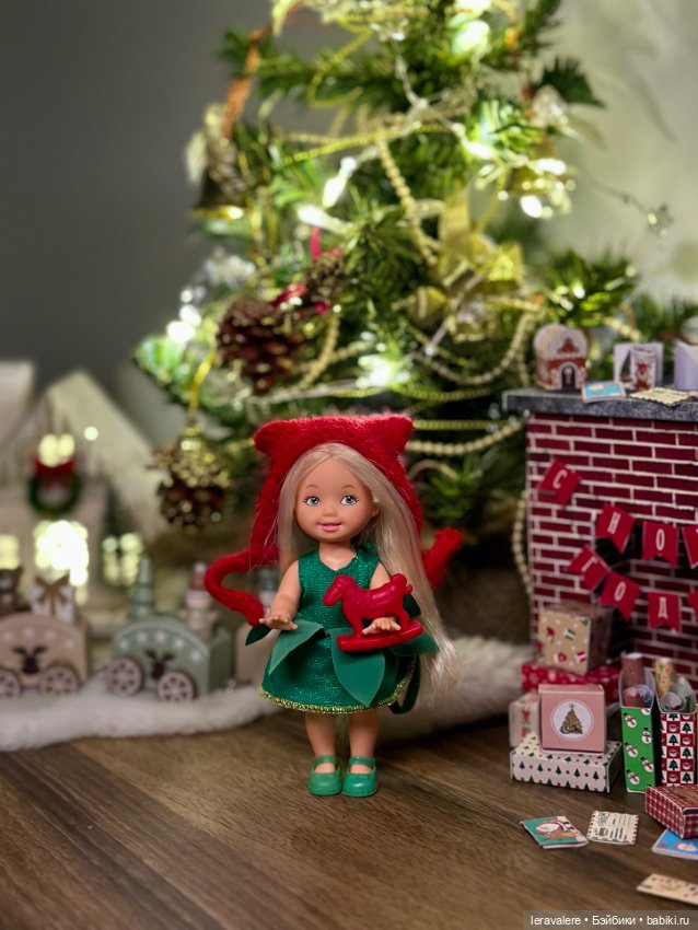 Новогоднее формата 1:12 — Коллекции игровых кукол (Playline): фото полок (фото 5)