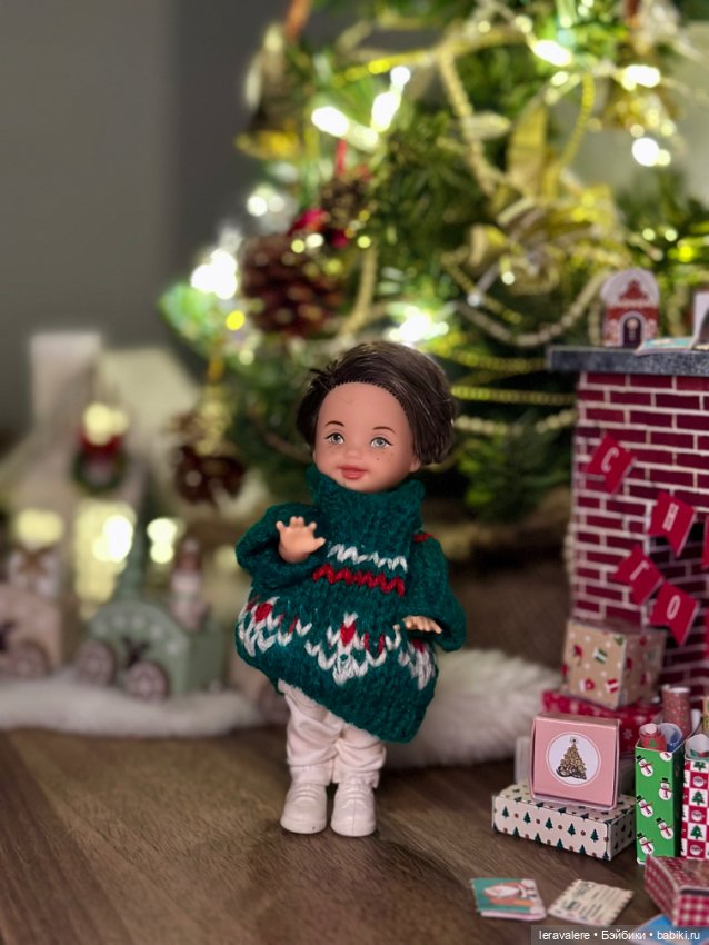Новогоднее формата 1:12 — Коллекции игровых кукол (Playline): фото полок (фото 7)