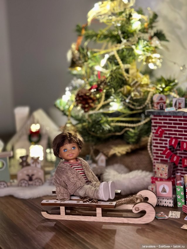 Новогоднее формата 1:12 — Коллекции игровых кукол (Playline): фото полок (фото 9)