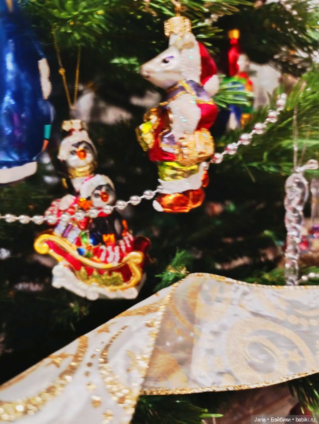 Пешком по Новогдней ёлке или С новым годом