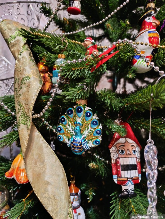 Пешком по Новогдней ёлке или С новым годом