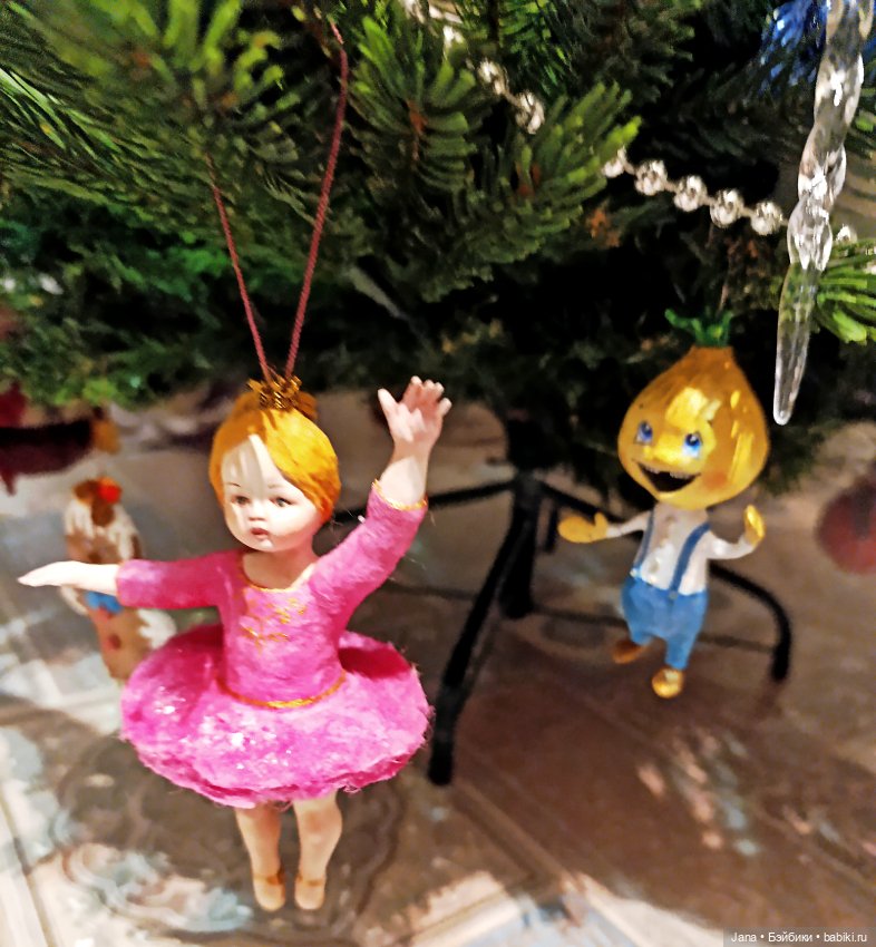 Пешком по Новогдней ёлке или С новым годом