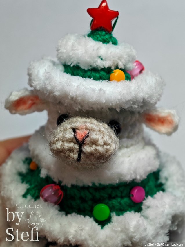 Овечка в костюме Ёлочки — Вязаные игрушки и амигуруми: крючком