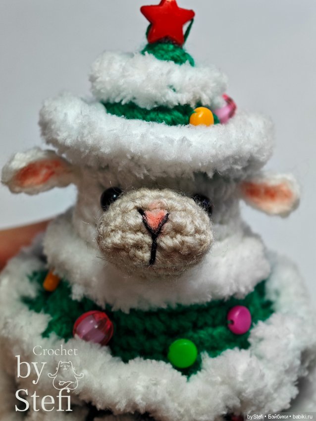Овечка в костюме Ёлочки — Вязаные игрушки и амигуруми: крючком