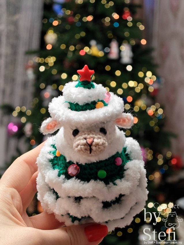 Овечка в костюме Ёлочки — Вязаные игрушки и амигуруми: крючком
