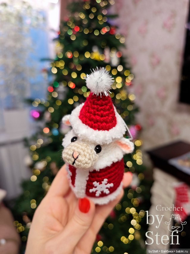 Овечка в костюме Деда Мороза (фото 8)