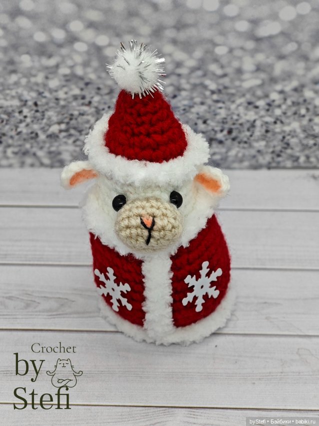 Овечка в костюме Деда Мороза (фото 6)