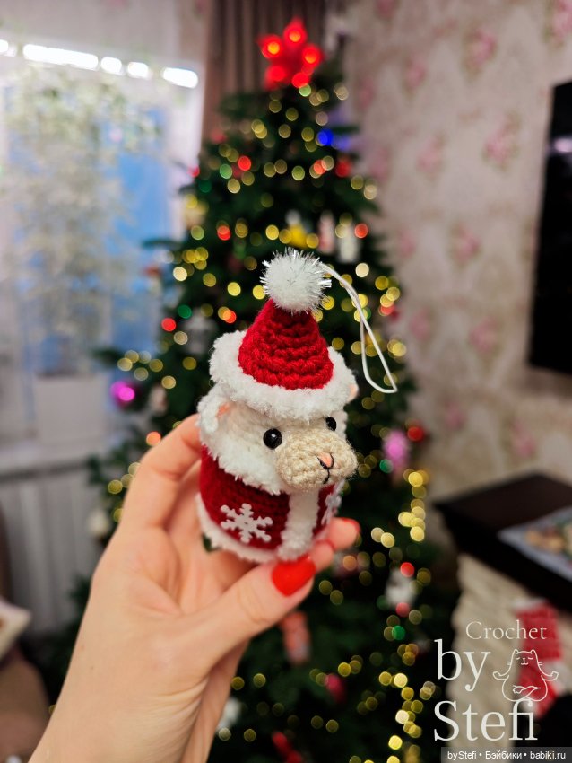 Овечка в костюме Деда Мороза (фото 10)