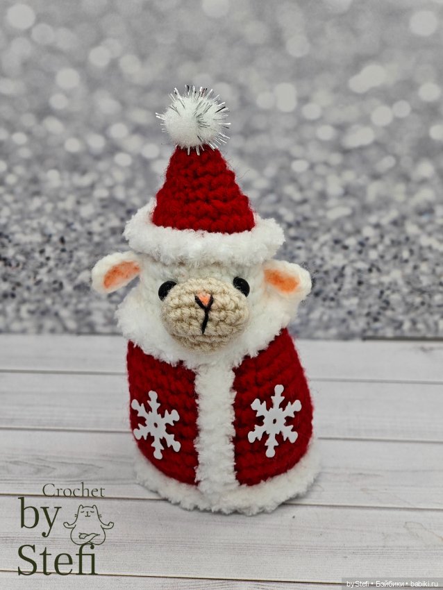 Овечка в костюме Деда Мороза (фото 5)