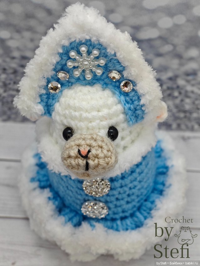 Овечка в костюме Снегурочки (фото 4)