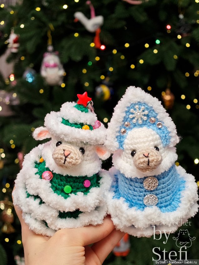 Овечка в костюме Снегурочки (фото 2)