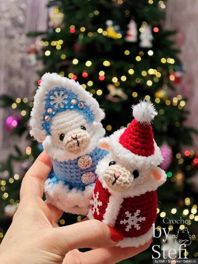 Овечка в костюме Снегурочки