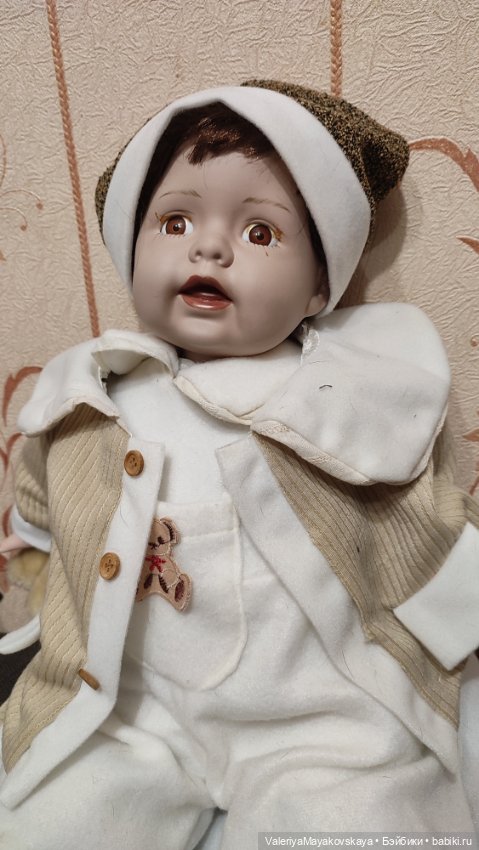 Здравствуйте! Помогите, пожалуйста, определить стоимость куклы. Возможно, кто-то знает откуда она (фото 2)