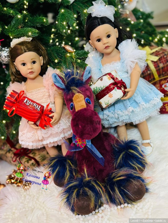 С Новогодними и Рождественскими праздниками всех