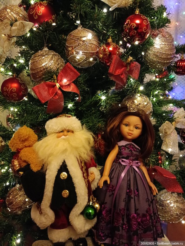Яэль возле ёлочки — Куклы Paola Reina (Паола Рейна): новинки