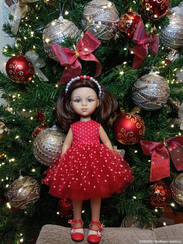 Яэль возле ёлочки — Куклы Paola Reina (Паола Рейна): новинки (фото 4)
