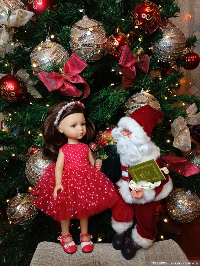 Яэль возле ёлочки — Куклы Paola Reina (Паола Рейна): новинки (фото 5)