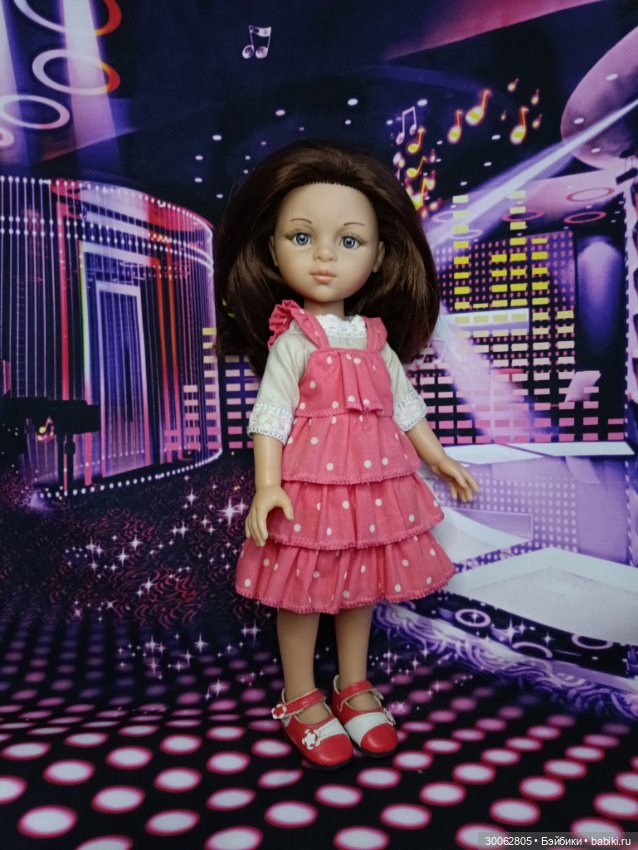 Яэль возле ёлочки — Куклы Paola Reina (Паола Рейна): новинки (фото 3)