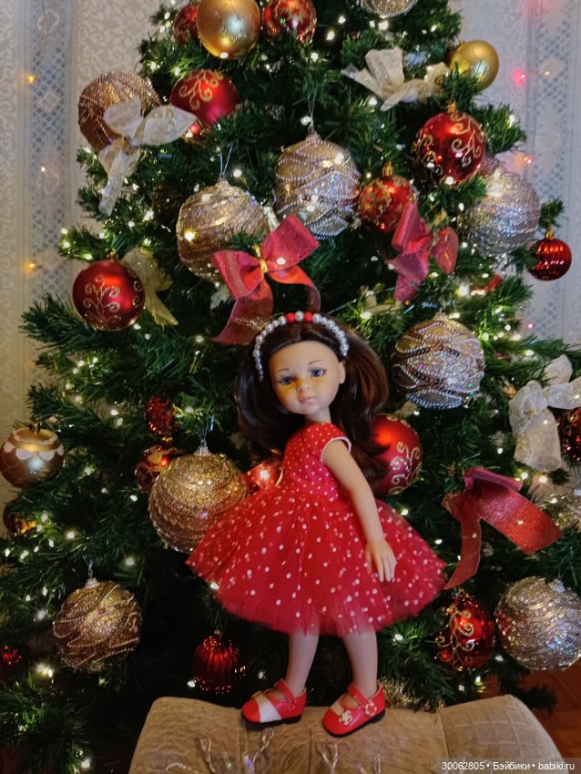 Яэль возле ёлочки — Куклы Paola Reina (Паола Рейна): новинки (фото 6)