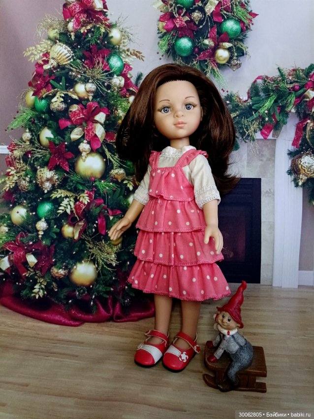 Яэль возле ёлочки — Куклы Paola Reina (Паола Рейна): новинки