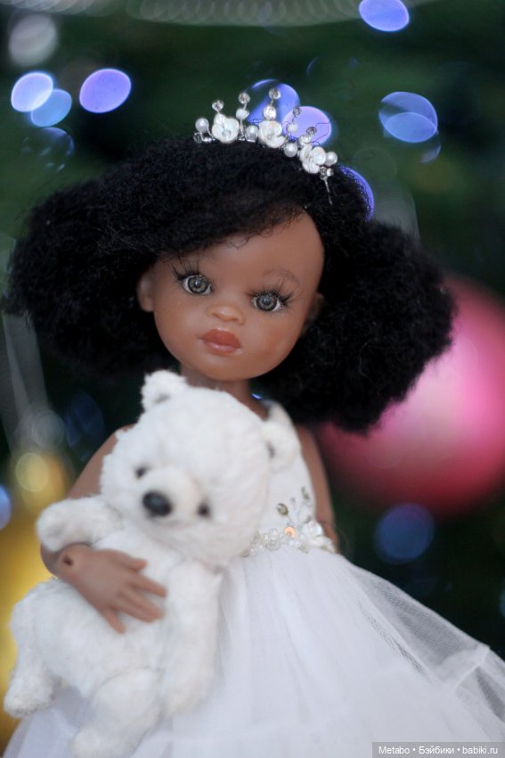 Фото у елочки — Куклы Paola Reina (Паола Рейна): новинки