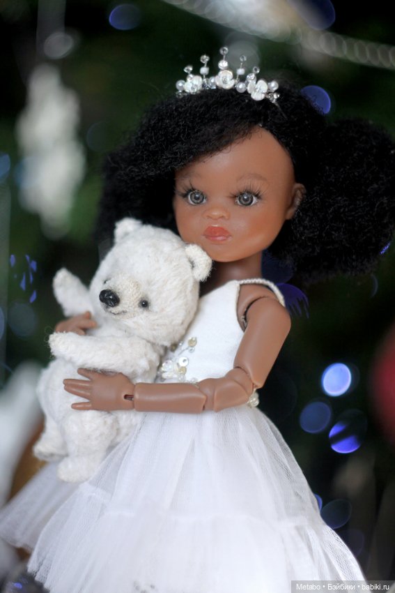 Фото у елочки — Куклы Paola Reina (Паола Рейна): новинки