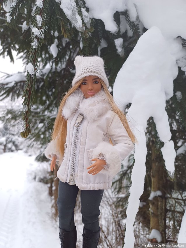 Белая курточка, белая шапочка, белый снег