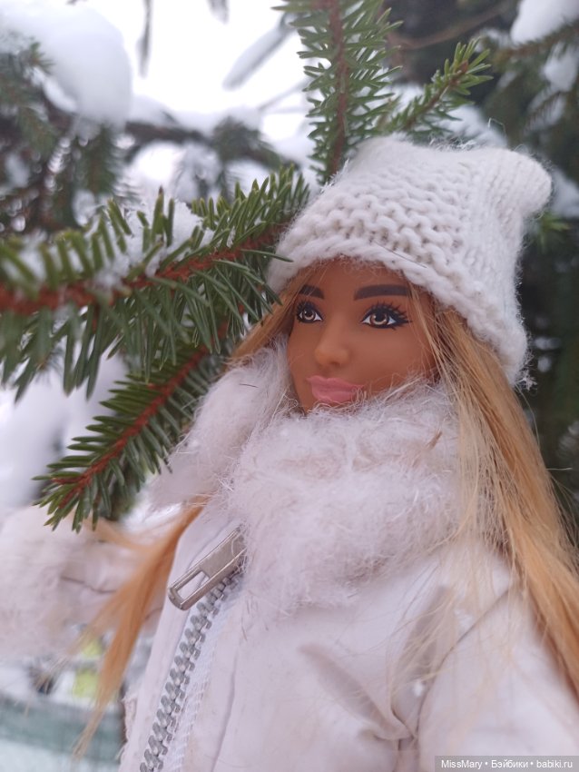 Белая курточка, белая шапочка, белый снег